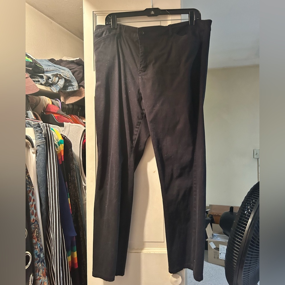Women’s Gloria Vanderbilt classic straight leg chinos